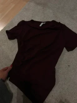 & Other Stories assymmetrinen T-paita