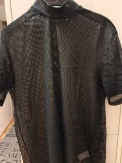 New A T- tiimin musta verkkopaita