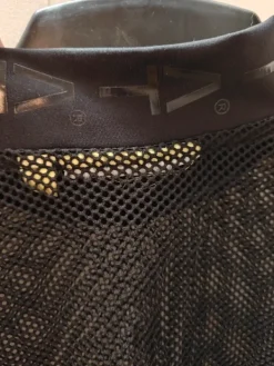 New A T- tiimin musta verkkopaita