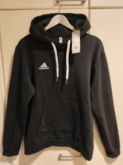 Sale Adidas huppari (UUSI)