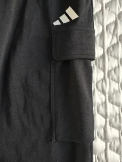 Best Adidas reisitasku collegehousut