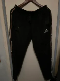 Hot adidas verkkarit