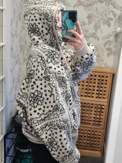 New Beige-musta Kani fleecehuppari (M)