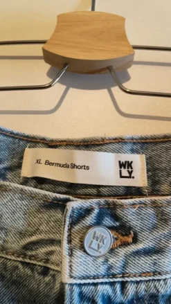 Best WKLY. Bermuda shortsit koko XL