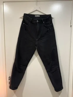 Hot Bershka mom jeans