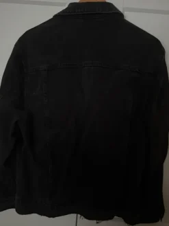 Clearance Bershka musta farkkutakki M