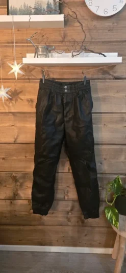 Hot Bershka nahkahousut