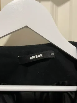 Best Bik Bok musta takki