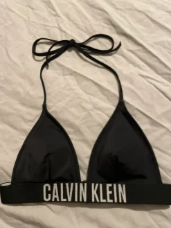 Sale Calvin Klein Bikini yläosa