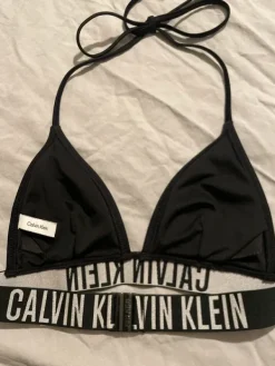 Sale Calvin Klein Bikini yläosa