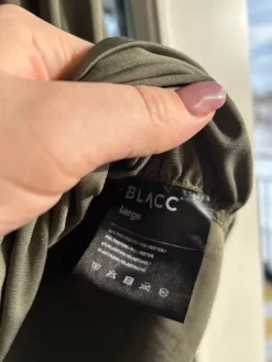 New Blacc äitiystreenipaita