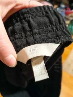 Best H&M Basic Black knee length shorts