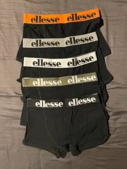 Sale Bokserki ellesse z krótkimi nogawkami M