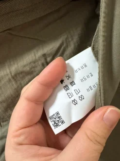 Online Boss in khakin väriset shortsit