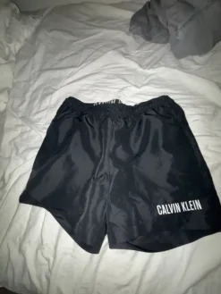 New Calvin Klein uimashortsit