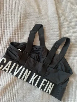 Best Calvin Klein yläosa