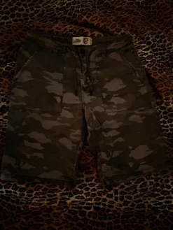 Clearance Tokyo Laundry camoshortsit