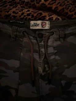Clearance Tokyo Laundry camoshortsit