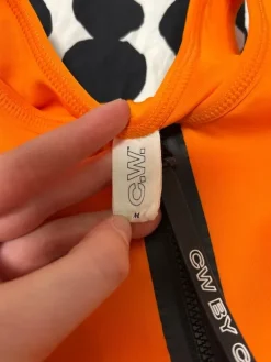 Carin Wester in uimapuku