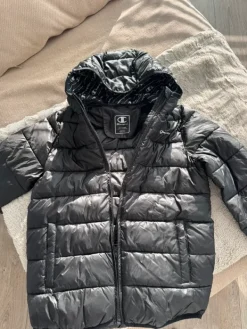 Online Champion toppatakki | Vinted