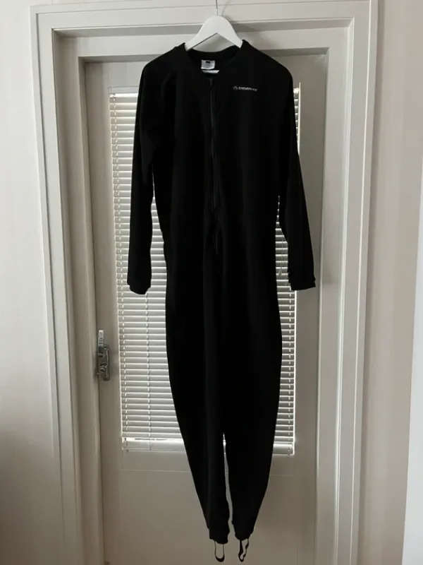 Hot Crowsaver täysipitkä tummansininen fleecepuku.