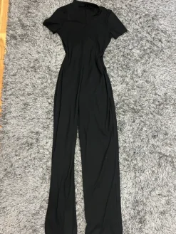 Online Czarny kombinezon