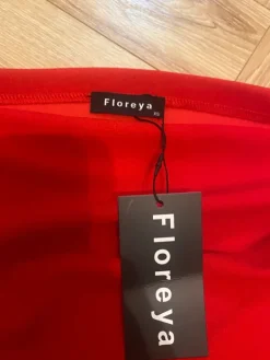 Best Czerwona bluzka na jedno ramię