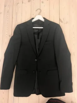 Discount Dressmann puku