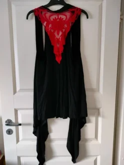 Clearance EMP :n uusi punamusta liivihurtula