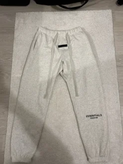 Best Essentials collegehousut