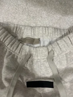 Best Essentials collegehousut