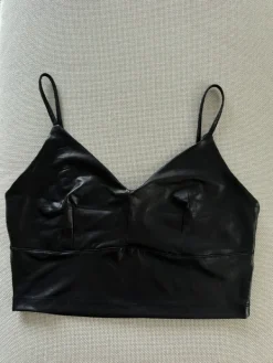 Online Even&Odd Even & Odd lyhyt "nahkainen" toppi