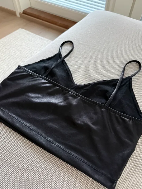 Online Even&Odd Even & Odd lyhyt "nahkainen" toppi