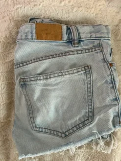 Online Gina Tricot farkkushortsit