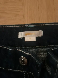 Best Gina Tricot tummansiniset farkut