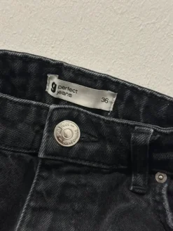 Outlet Ginatricot mustat farkut - koko 36