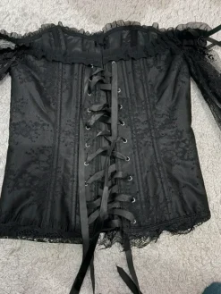 Online Gotycki gorset z koronkowymi rękawami wiązany przebranie overbust M goth