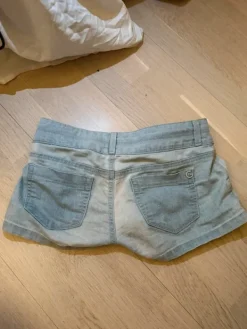 Best GUESS farkkushortsit