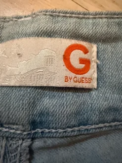 Best GUESS farkkushortsit