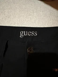 Best GUESS mustat low waist cargo caprit