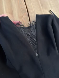 Outlet GUESS olkaimeton haalari