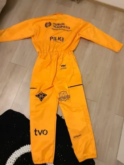 Pukuteollisuus Haalarit