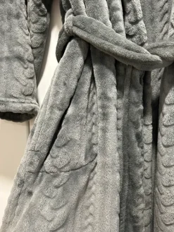 Outlet Harmaa aamutakki