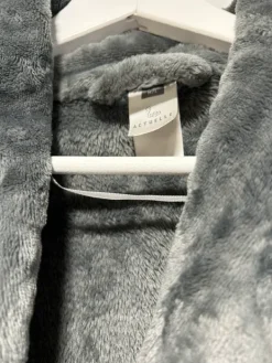 Outlet Harmaa aamutakki