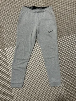 Outlet Harmaat collegehousut