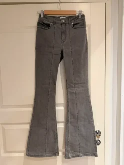 Hot NA-KD harmaat flare farkut