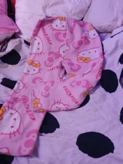 ei hajua Hellokitty housut