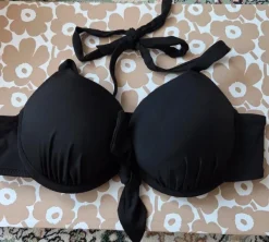 New H&M bikini yläosa