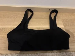 New H&M bikinin yläosa