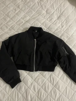 H&M crop mallinen takki